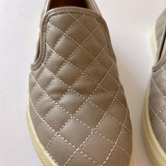 Steve Madden| Steve Madden tan quilted sneakers size 7.5M - Picture 10 of 11